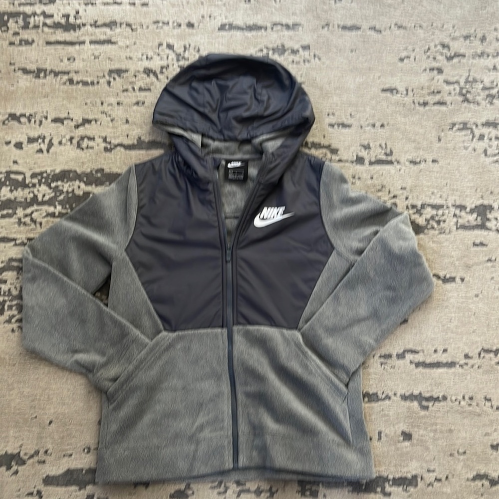 Boys light weight Nike jacket. Fleece inside with full zip up